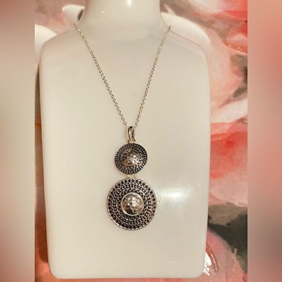 🎉Bay Studio women Silver  fashion 🎊Earrings & necklace set 💥 - Picture 5 of 6